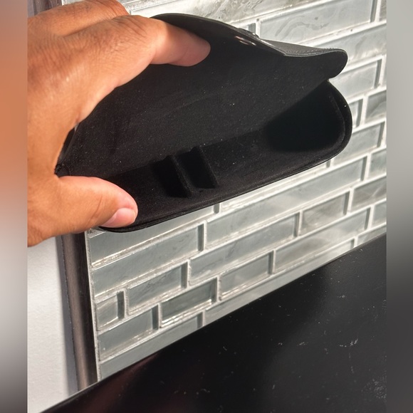 Ray Ban Case - Like New - Picture 4 of 6